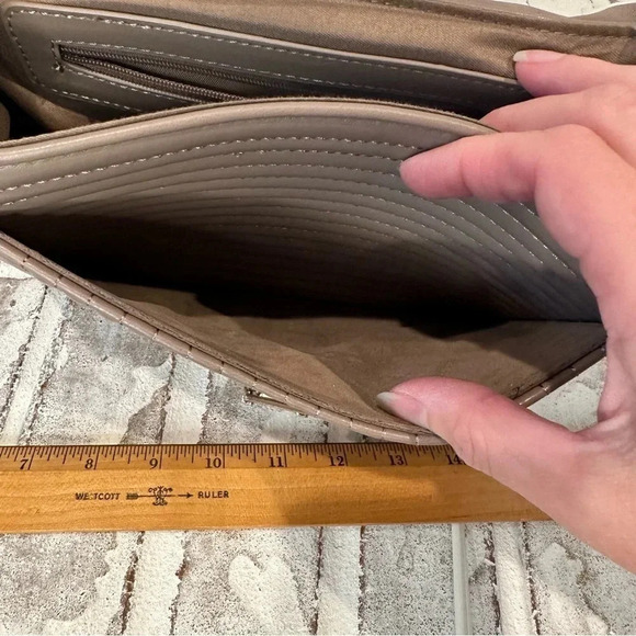 Badgley Mischka Quilted Crossbody Shoulder Gold Chain Buckle Taupe Bag - Picture 9 of 16